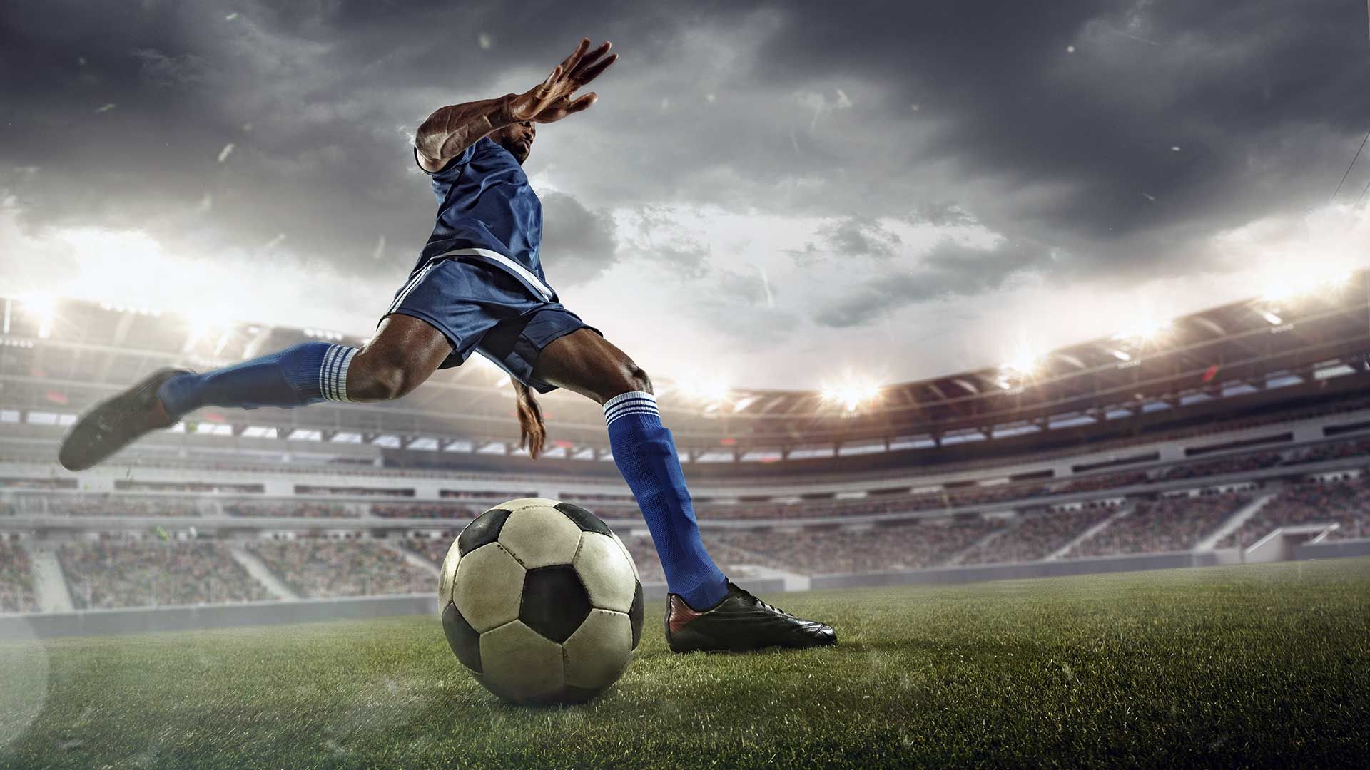 Football World Community - Your token to travel the world##Book hotels with FWC##Book flights with FWC##10% crypto rewards in your bookings