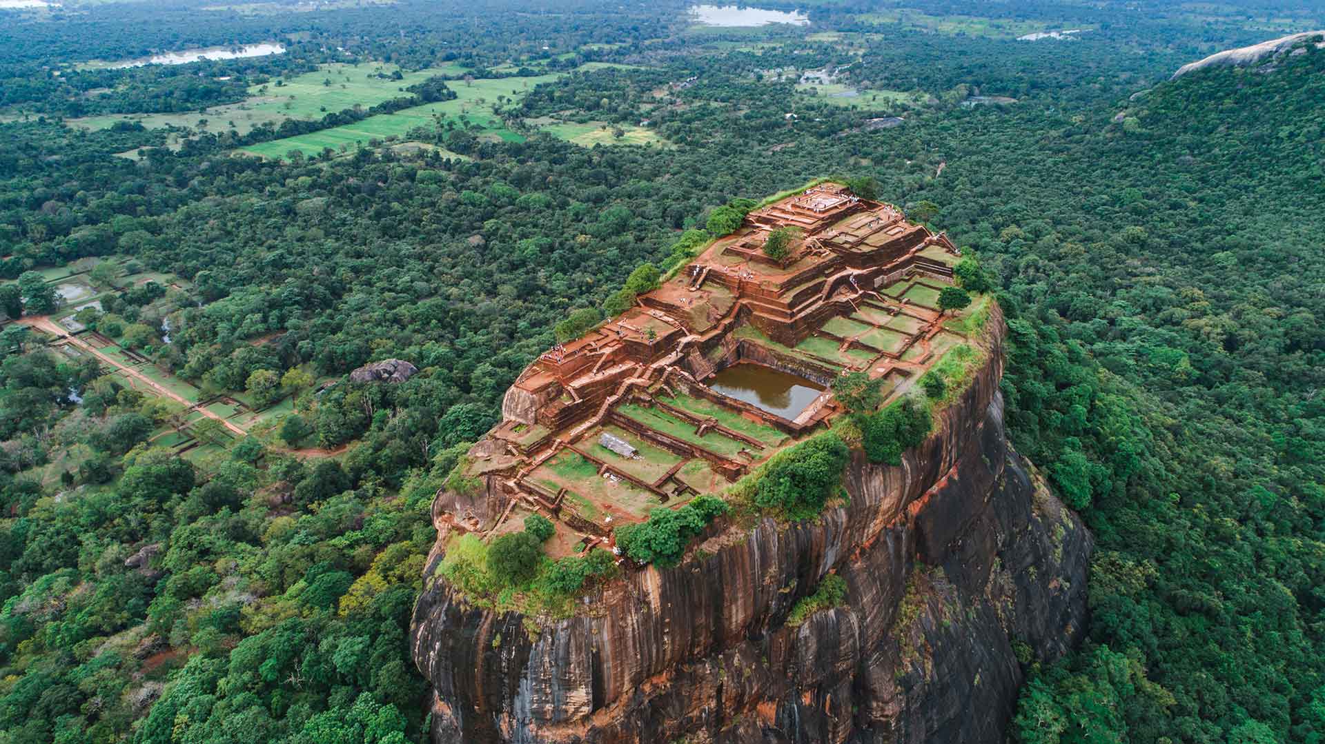 Tesoros de Sri Lanka -                    Vuelos Incluidos         Alojamiento Incluido         Tour Guiado por Templos Antiguos         Explora Colombo y Kandy         Descubre la Fortaleza de Sigiriya         Safari en el Parque Nacional de Yala         Relájate en las Playas de Bentota         Gastronomía Auténtica de Sri Lanka         Visitas a Plantaciones de Té         Patrimonio Cultural y Natural         Aventura en la Perla del Índico       