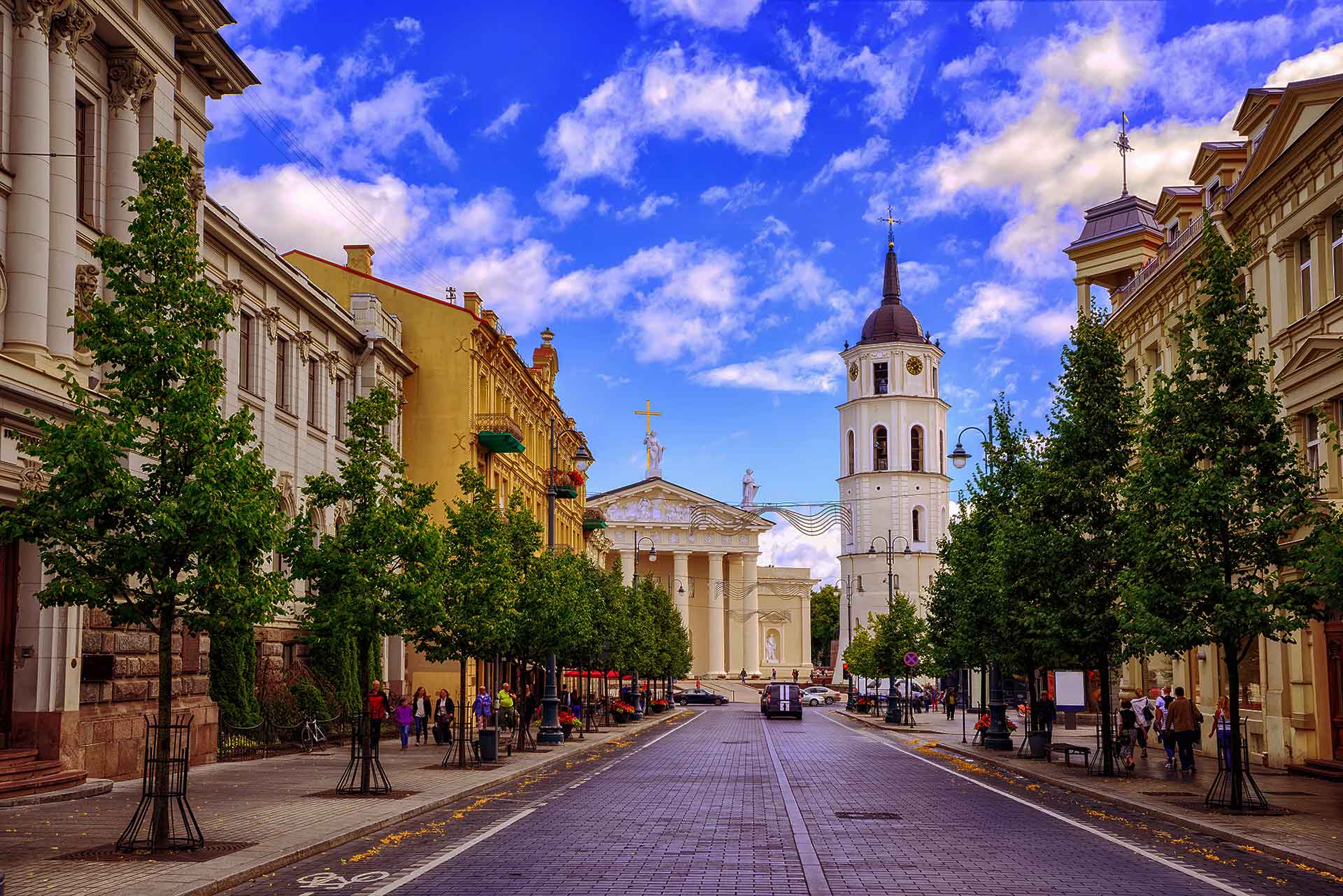 Maravillas del Báltico -               Vuelos Incluidos         Alojamiento Incluido         Tour Guiado por Ciudades Medievales         Explora Vilnius, Riga y Tallin         Patrimonio de la Humanidad         Descubre el Istmo de Curlandia         Saborea la Gastronomía Báltica         Arte Nouveau en Riga         Paisajes Naturales Inolvidables         Cultura e Historia en Cada Paso         Experiencia Única en el Báltico      